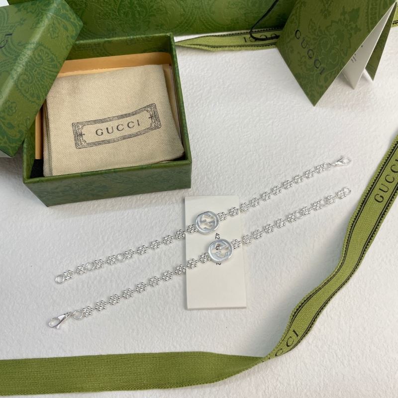 G*u*i bracelets